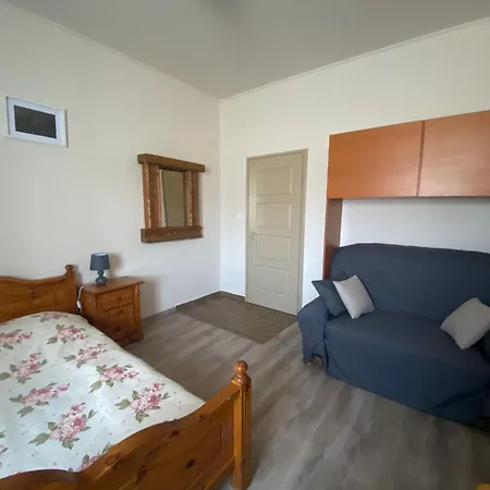 Tuender Guest house *